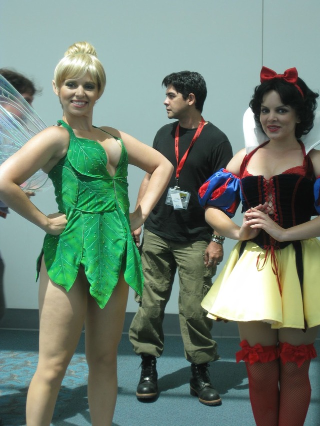 snow white porn porn sexy comic tits disney princesses cosplay princess snow white tinkerbell shelf posing con geek